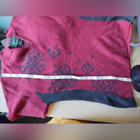 Woolrich red V neck sweater size M - Picture 7 of 7